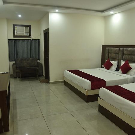 Satya Residency Hotel คาตรา ภายนอก รูปภาพ