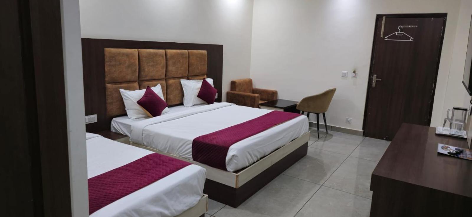 Satya Residency Hotel คาตรา ภายนอก รูปภาพ