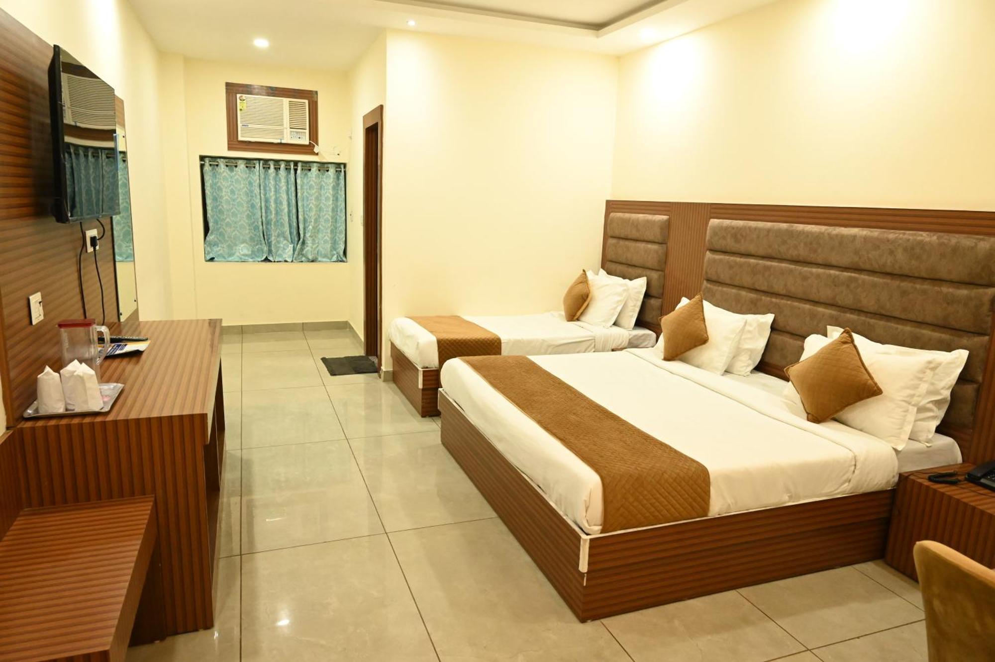 Satya Residency Hotel คาตรา ภายนอก รูปภาพ