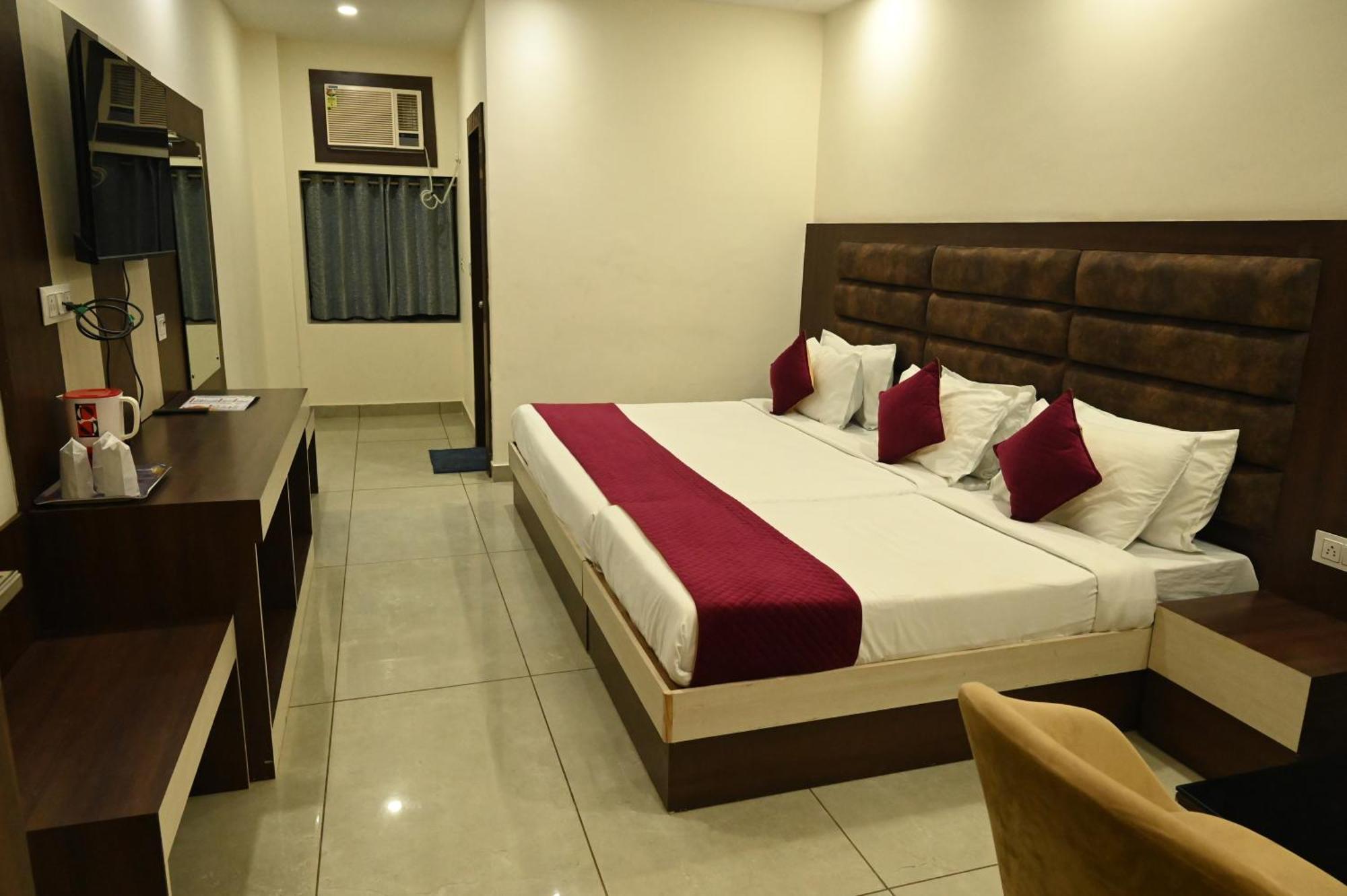 Satya Residency Hotel คาตรา ภายนอก รูปภาพ